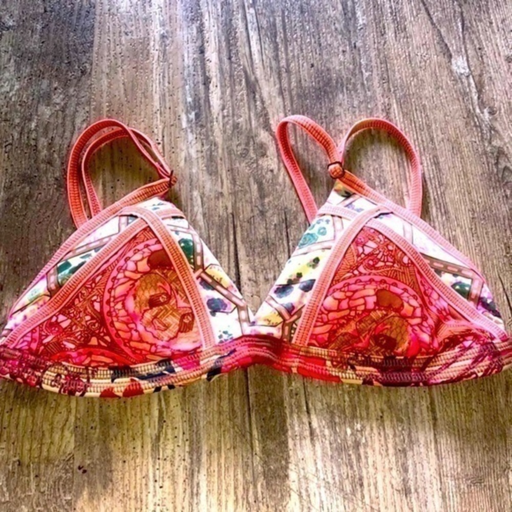 Maaji triangle padded reversible adjustable bikini top size Small medium